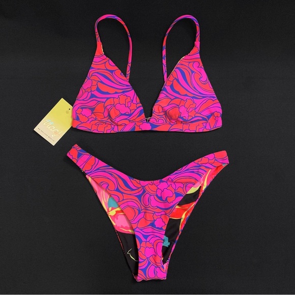MAAJI Reversible Fixed Triangle Bikini Top w/ Regular Rise Bikini Bottom — LARGE - Picture 1 of 9